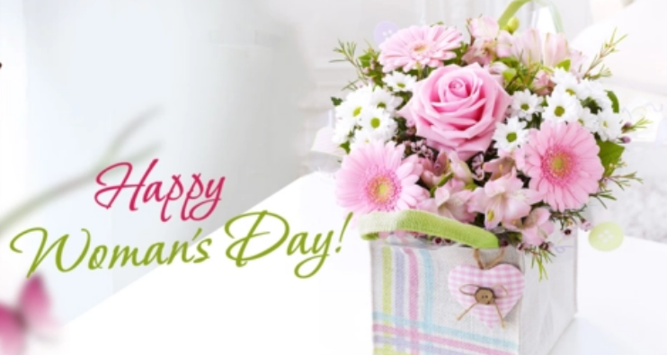 以自信和美麗(lì)托起閃亮(liàng)(liàng)的(de)未來